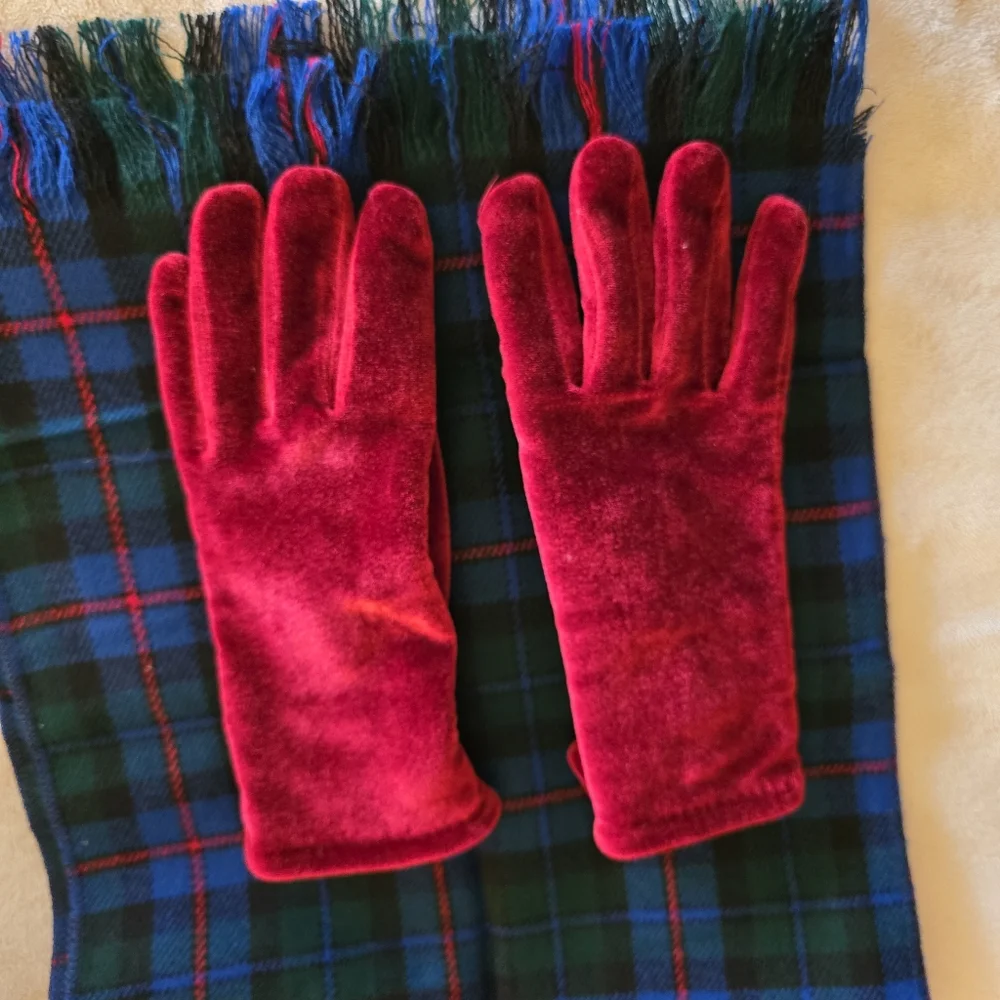 Cejon 3M Thinsulate Cherry Red Velvet Gloves & Blue Tartan Plaid Scarf Set - Picture 2 of 9